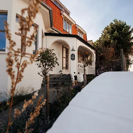 Maison Georges - Cozy Dollhouse By The Sea! *