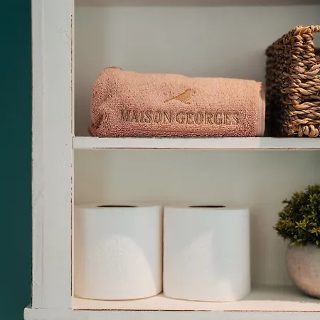 Semesterbostad Maison Georges - Cozy Dollhouse By The Sea! *